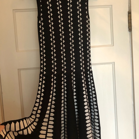 John + Jenn dress worn once doesn’t fit any more - Picture 1 of 4